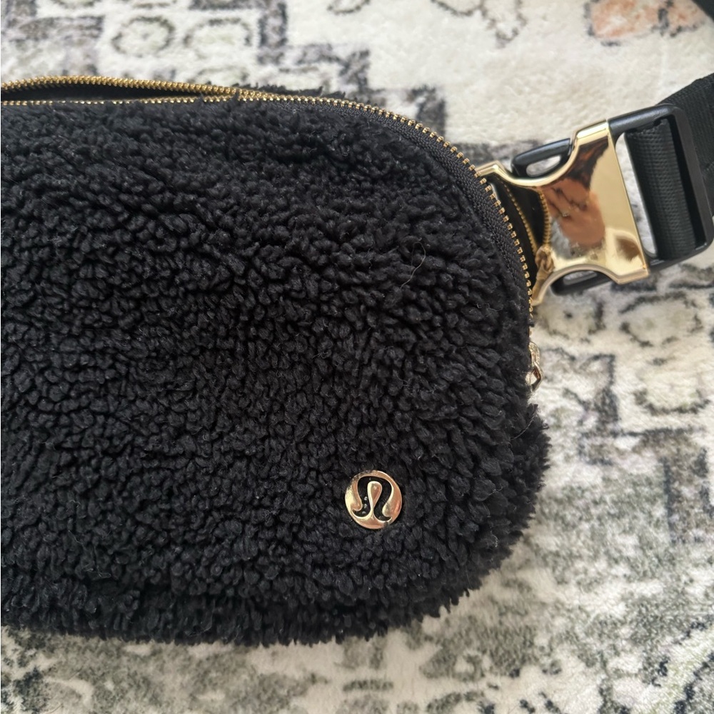 Lululemon fleece belt bag